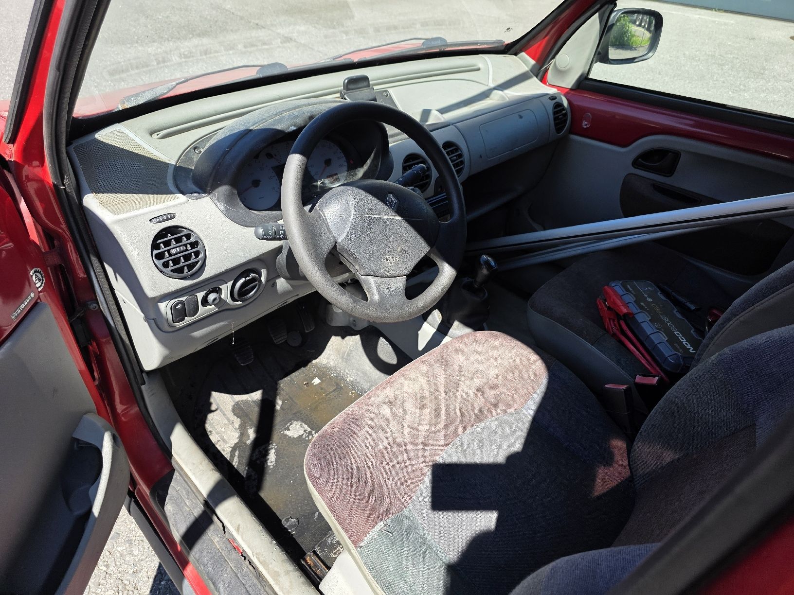 Renault Automobili: Renault Kangoo 1.6i  4x4 – Usato da Cadenazzo venduto da LuismacchineSagl 4