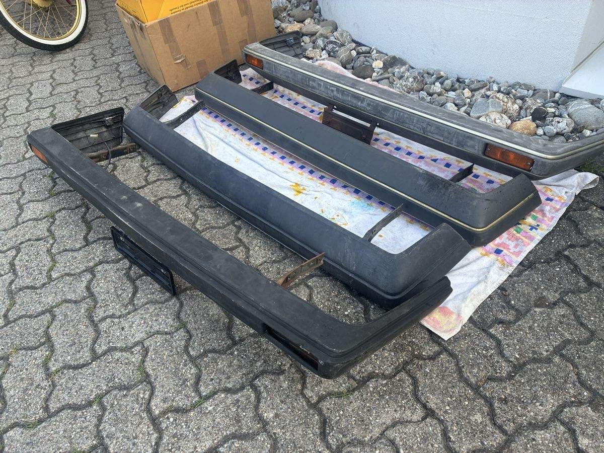 VW Tutti pezzi di ricambio auto: VW Golf 1 Stossfänger – Difettoso da Felsberg venduto da schwarzin 1