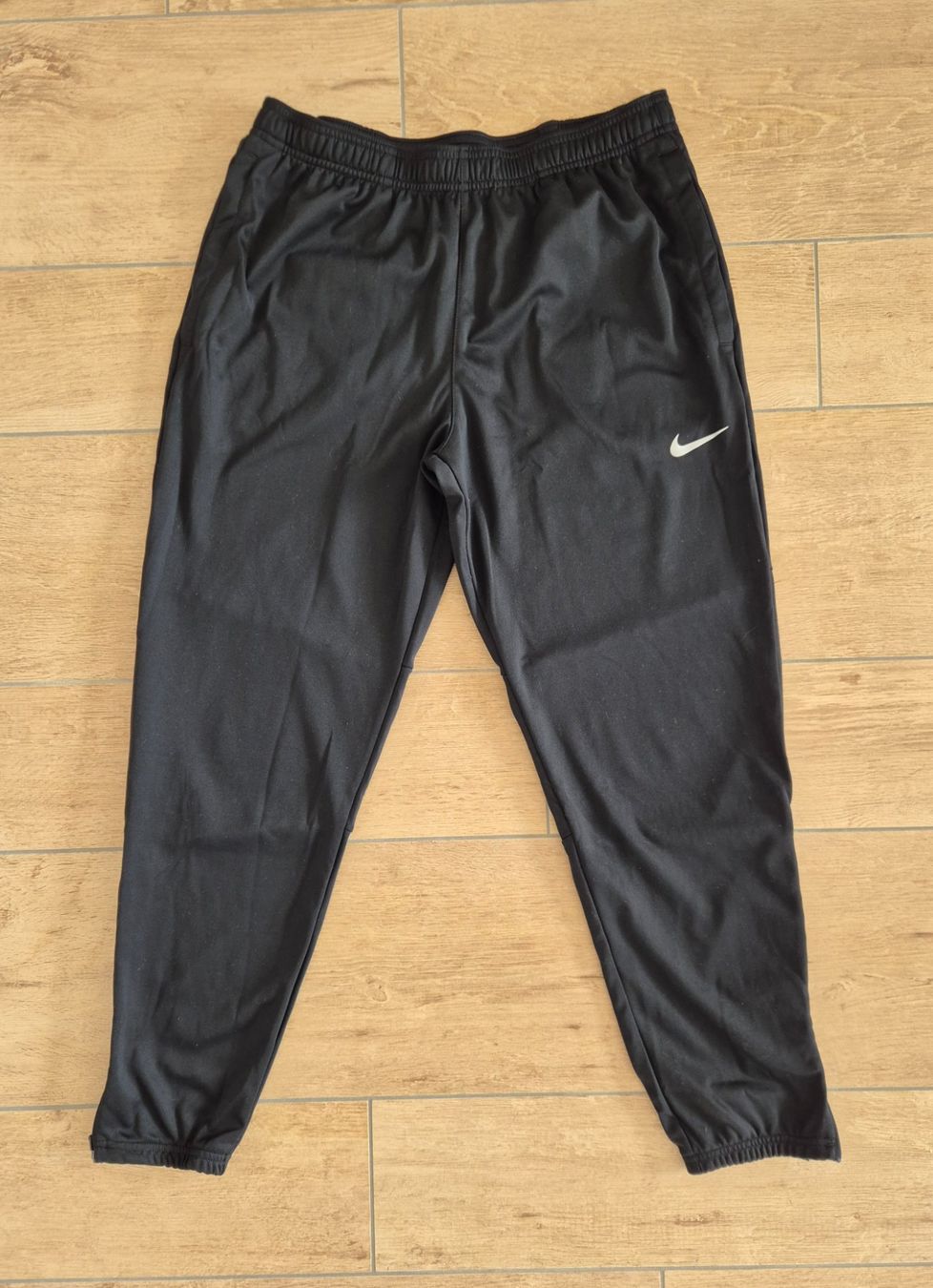 Nike Pantaloni: Nike Trainerhose, Jogginghose, neuwertig, Gr. M – Usato da Vaduz venduto da Whitecat007 4