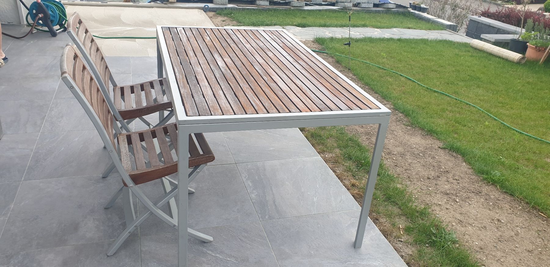 Set di tavolo e panche: table+2 chaises – Usato da Orpund venduto da RoyOrbison