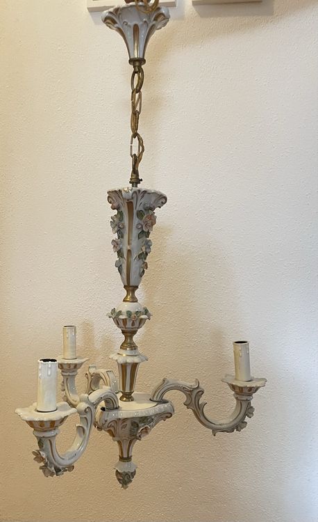 Lampadario In Porcellana Con Fiori Vintage Da Salotto Usato A 