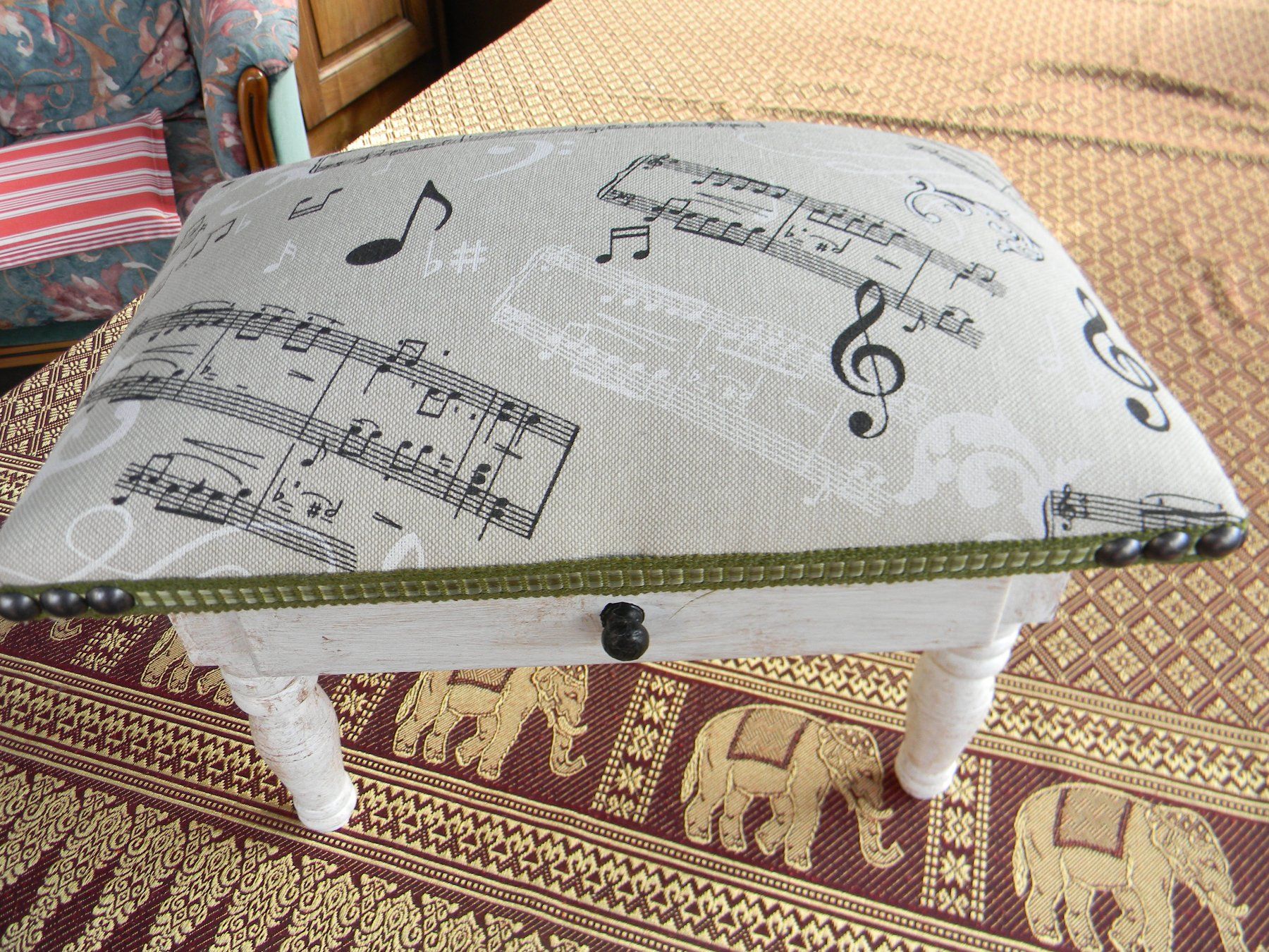 Sgabelli: ancien tabouret-coussin de dentelière restauré – Nuovo e nell'imballaggio originale da Bournens venduto da monique048