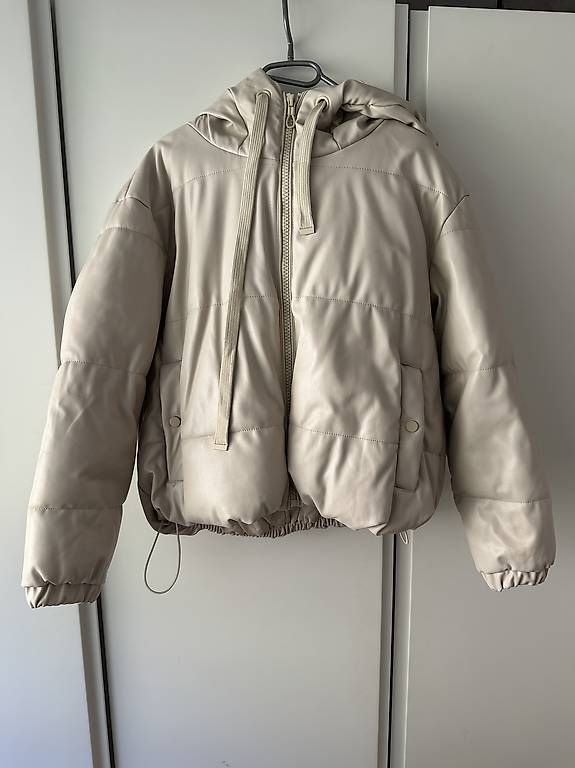 Giacche: Stradivarius beige Pufferjacke / Kunstlederjacke Gr. S – Usato da Klingnau venduto da mic_qk2t 1