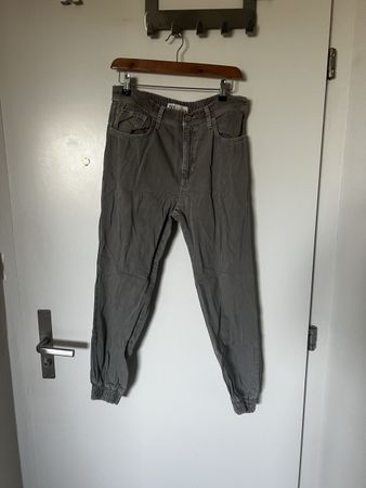 Zara Jogginghose, Gr. 38, khaki, Herbststyle 🍂
