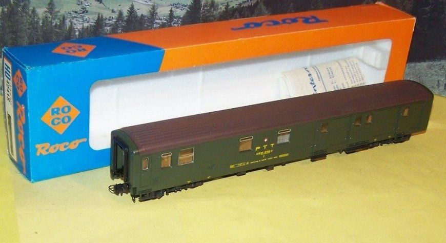 Rame Roco HO 45205.1 – Voiture UIC B7D Vert Ciment – Époque 4 – État Exceptionnel