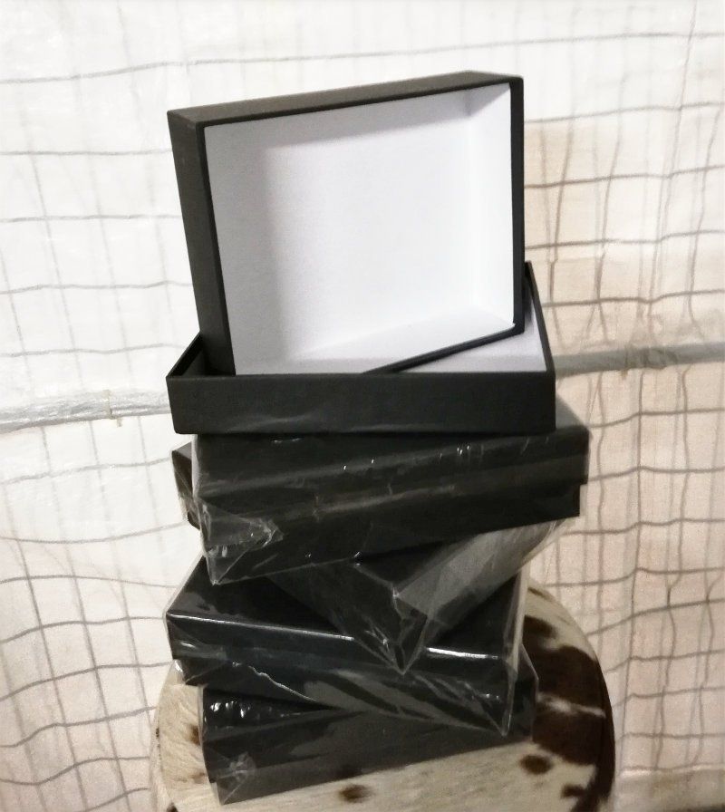 Altro in Decorazioni & Accessori: 5er-Set Box / Karton Geschenkboxen schwarz / neuwertig – Nuovo (secondo la descrizione) da Weggis venduto da Mylemontree
