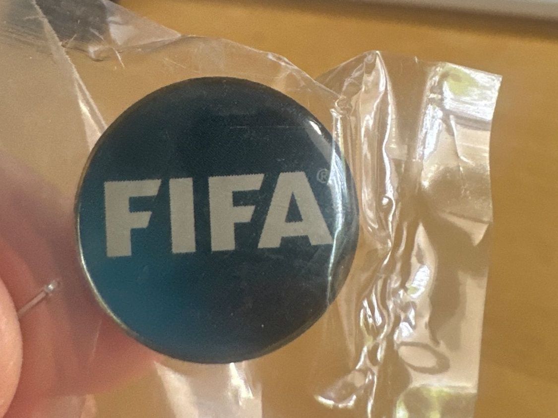 Fifa Plaquettes & Badges: Pin FIFA  rund – Neuf avec emballage d'origine à Bülach par Jubet