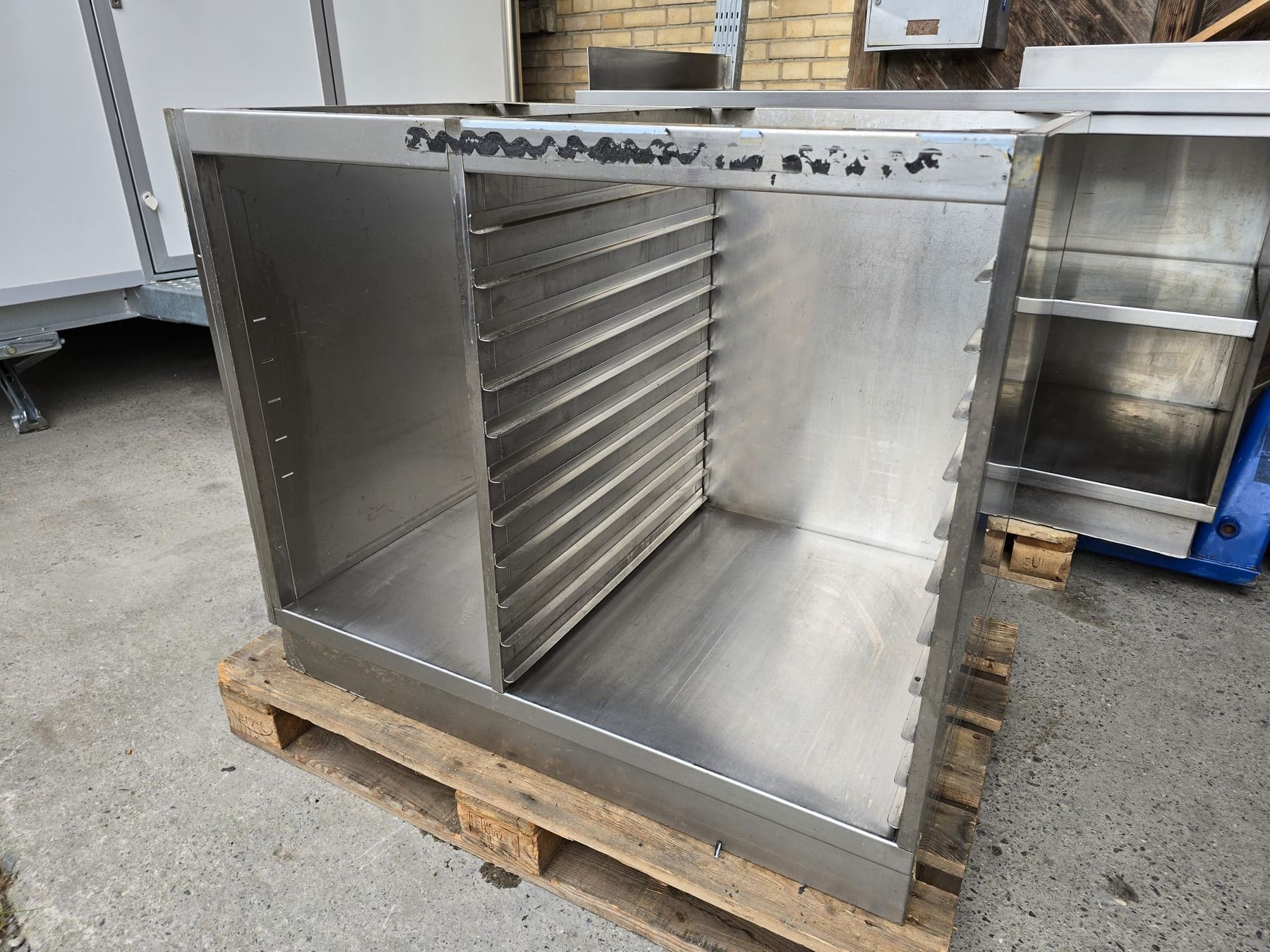 Cucine complete: Edelstahl Gastro Gestell / Schrank #563 – Usato da Wuppenau venduto da Gastro-Wuppenau 1