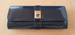 Clutch Lackleder Trageriemen dunkelblau Handtasche elegant