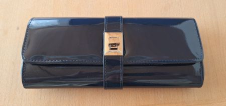 Clutch Lackleder Trageriemen dunkelblau Handtasche elegant