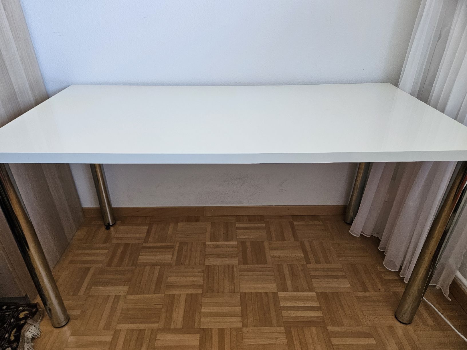 Scrivanie: Bürotisch weiss mit Chromstahlfüssen – Usato da Winterthur venduto da seseselin