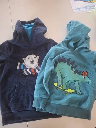 Pulli Gr. 122 und 128