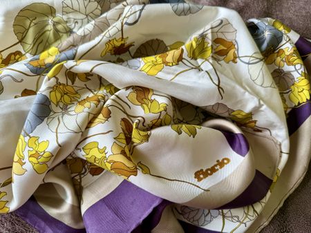 Élégant foulard vintage Fiorio, motif floral