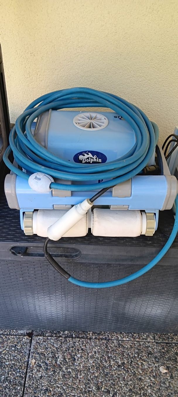 Dolphin Accessori per Piscine: Dolphin Dynamic Plus Poolreiniger mit Netzteil guter Zustand – Usato da Hellikon venduto da alessia33 1