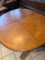 Antiker ovaler Nussbaumtisch, zum restaurieren