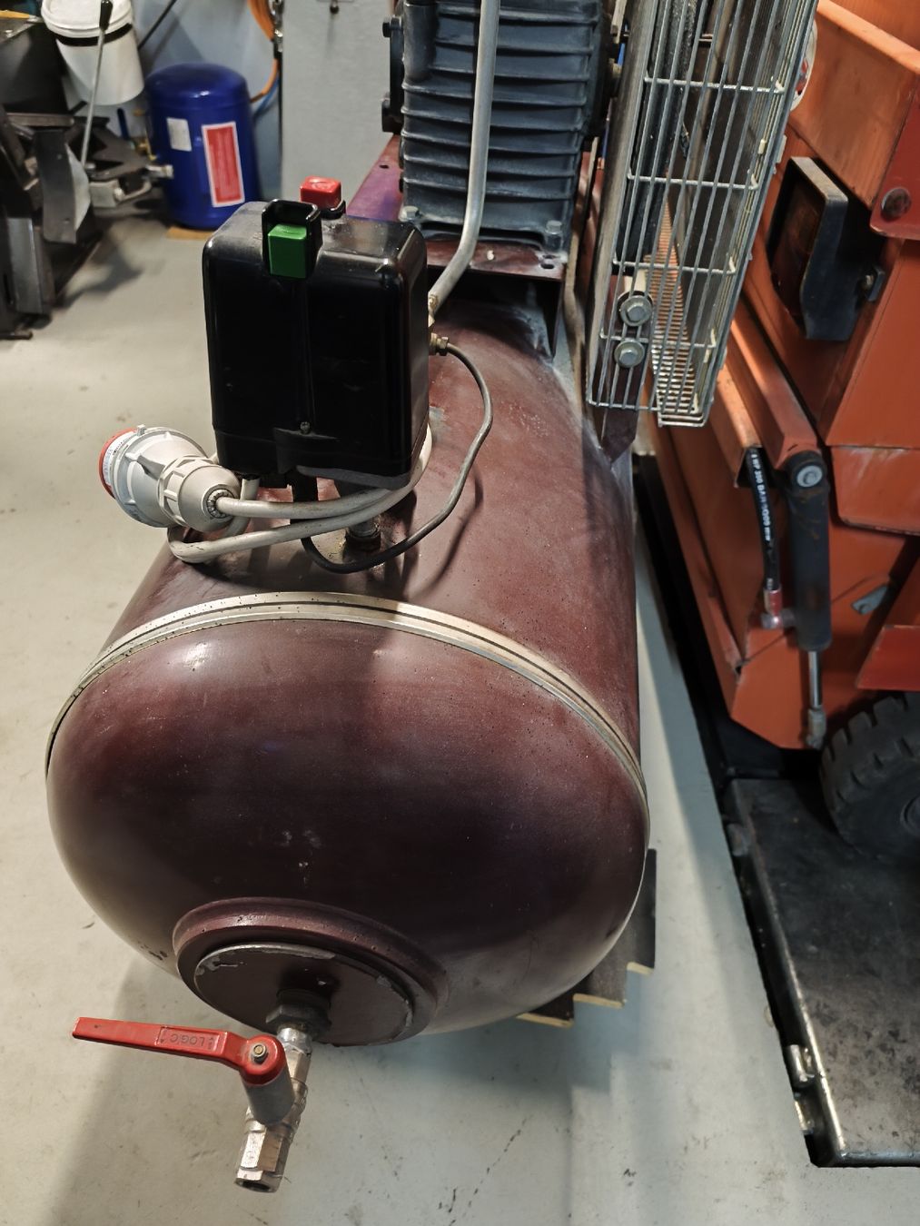 Compresseurs: Kompressor 200l INDU AIR LUCCA gebraucht – D'occasion à Konolfingen par Bio-suisse 9
