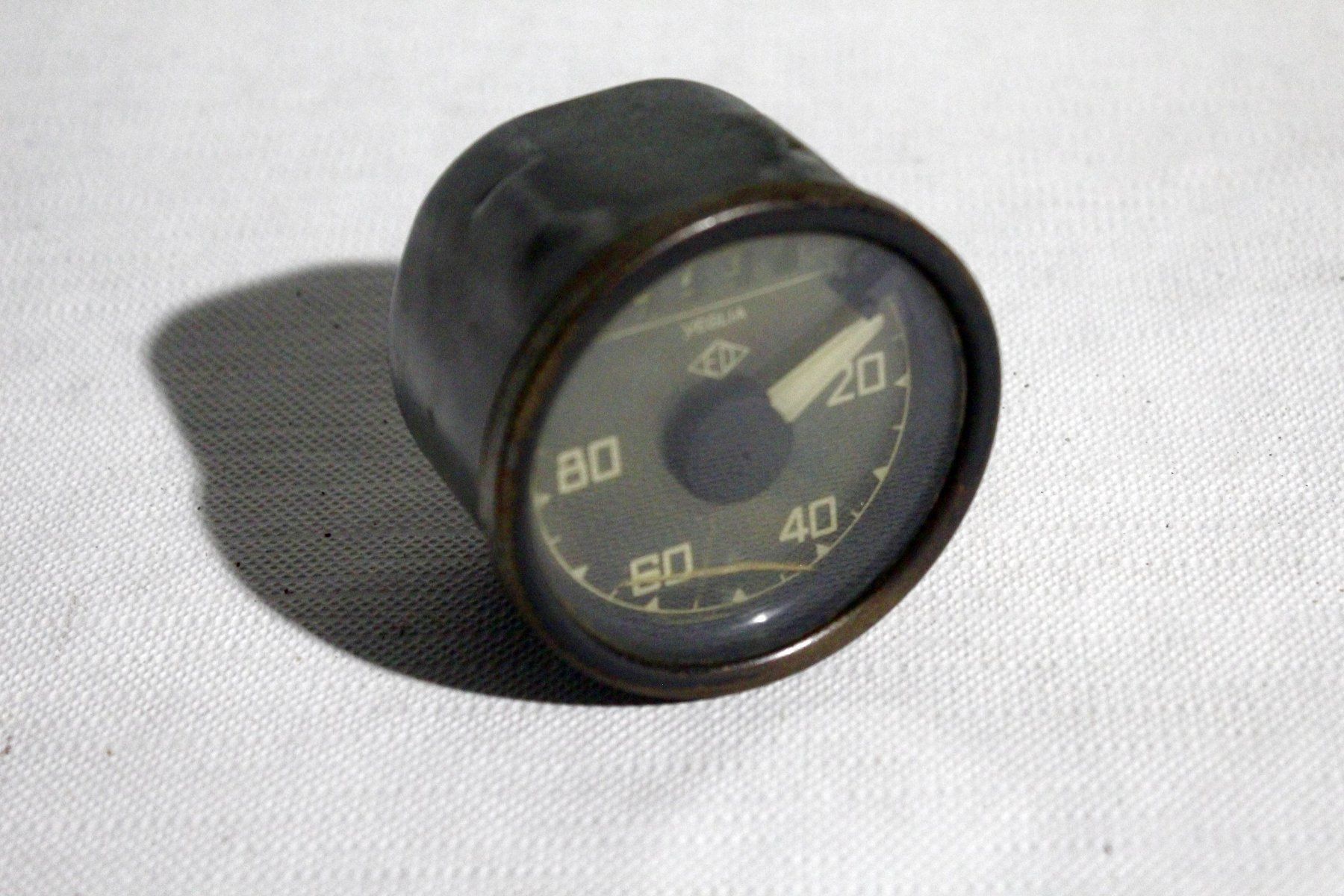 Tutti pezzi di ricambio auto: Vintage VEGLIA Tourenzähler oder Tachometer – Difettoso da Bern venduto da Vitaneuf