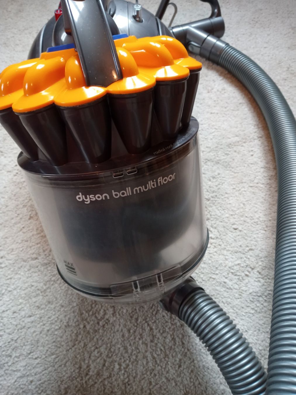 Dyson Aspirapolveri & Accessori: Dyson Ball Multifloor Staubsauger – Usato da Prez-vers-Siviriez venduto da Monija70 2