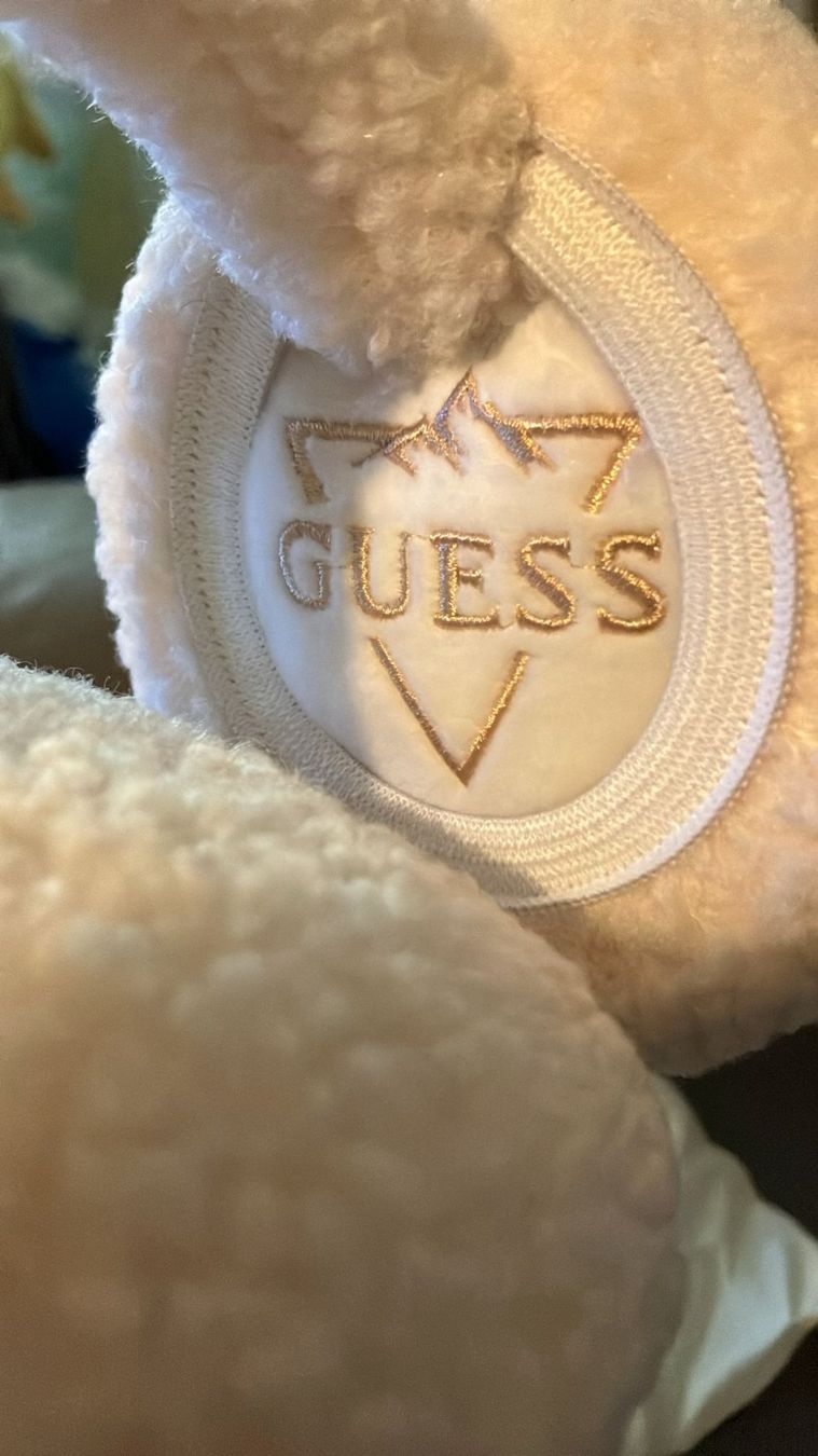 Guess Hüte, Mützen & Caps: Paraorecchi Guess "collezione montagna" – Neu (gemäss Beschreibung) aus Melano von H-Sara 1