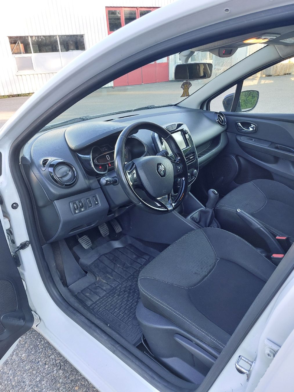 Renault Automobili: clio 4 1.5 dci – Usato da Yverdon-les-Bains venduto da Nonocrossbitume 2