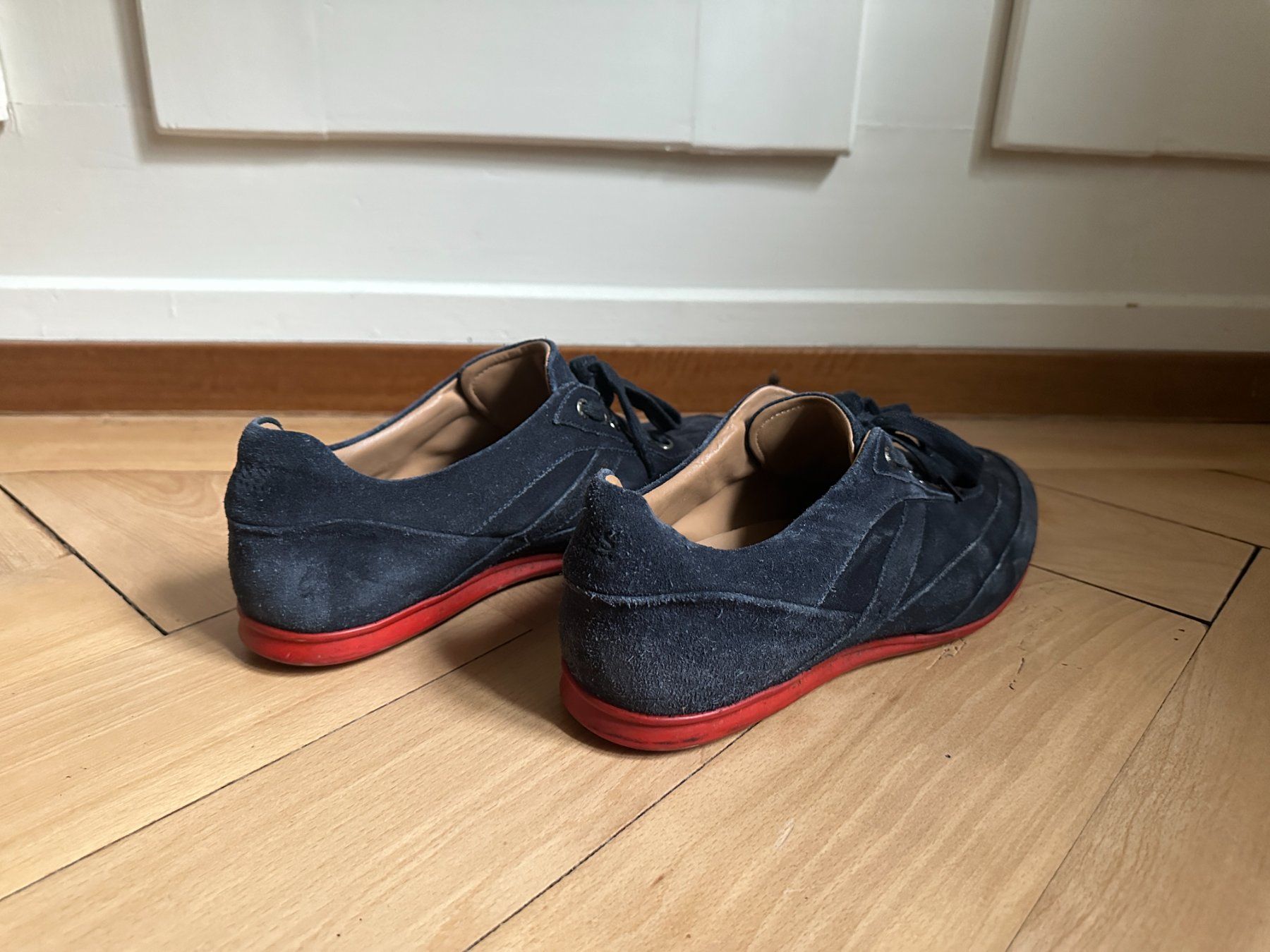 Hugo Boss Scarpe da uomo: HUGO BOSS - Wildleder Sneaker dunkelblau 44 – Usato da Zürich venduto da Diazaio 2
