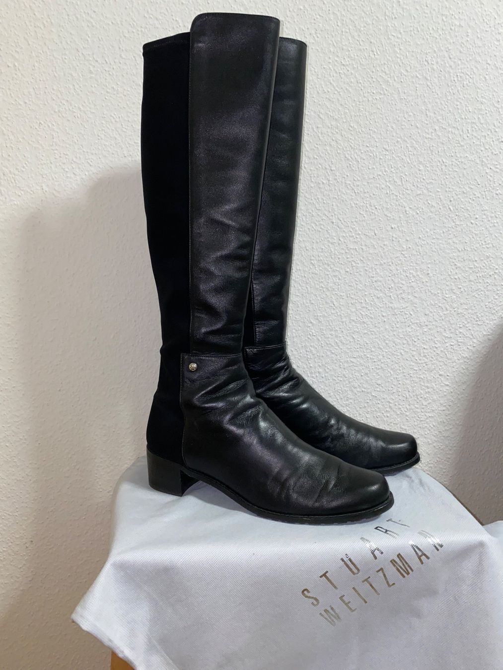 Stuart Weitzman Damenschuhe: Stuart Weitzman halfnhalf Leder Stiefel, schwarz – Gebraucht aus Uitikon Waldegg von MGC 2