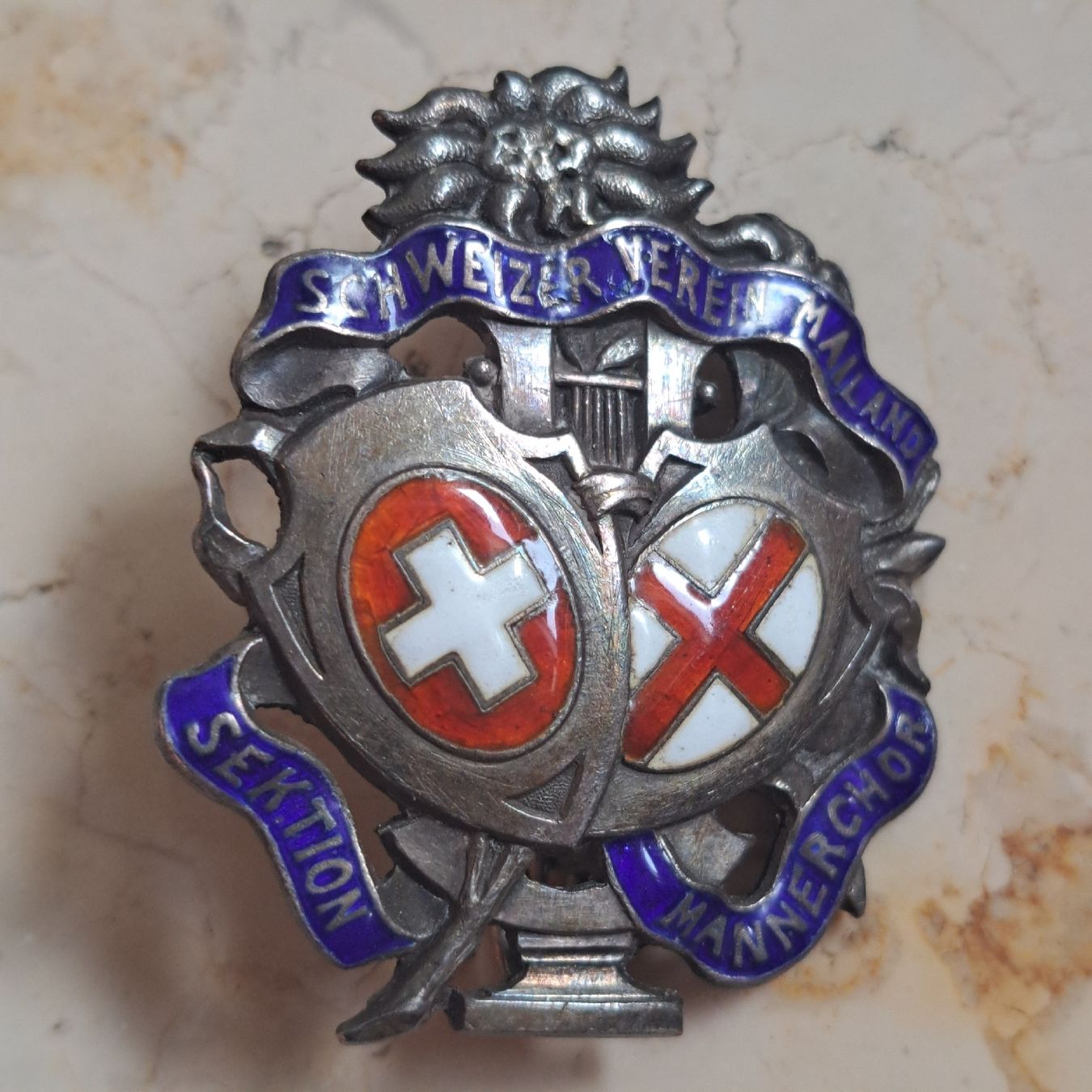 Placchette & Badge: historisches Abzeichen Schweizer Verein Mailand  Männerchor  – Nuovo (secondo la descrizione) da Riehen venduto da Appia48 1