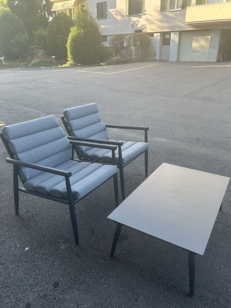 Sessel: Balkon-/ Gartensitz mit Tisch – Gebraucht aus Langenthal von E.Mersin 2