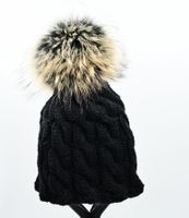 Mütze handgestrickt mit Fell-Pompon