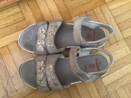 Sandalen Elefanten grau mit Herzdekor Grösse 35 gebraucht