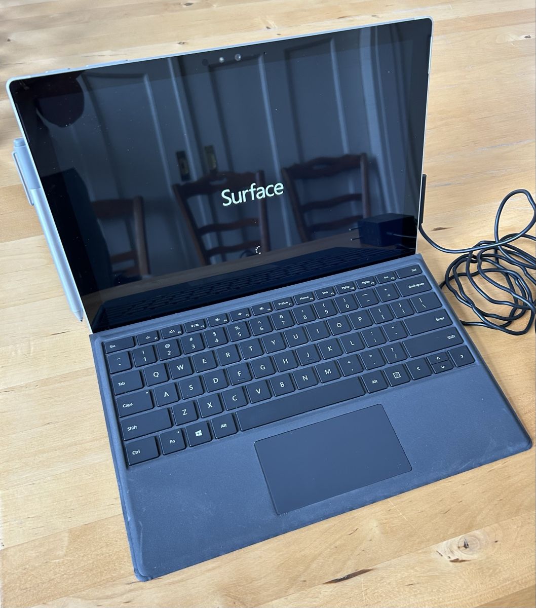 Microsoft Notebook: Microsoft Surface Pro 4 with Keyboard – Usato da Zürich venduto da Sophie0569