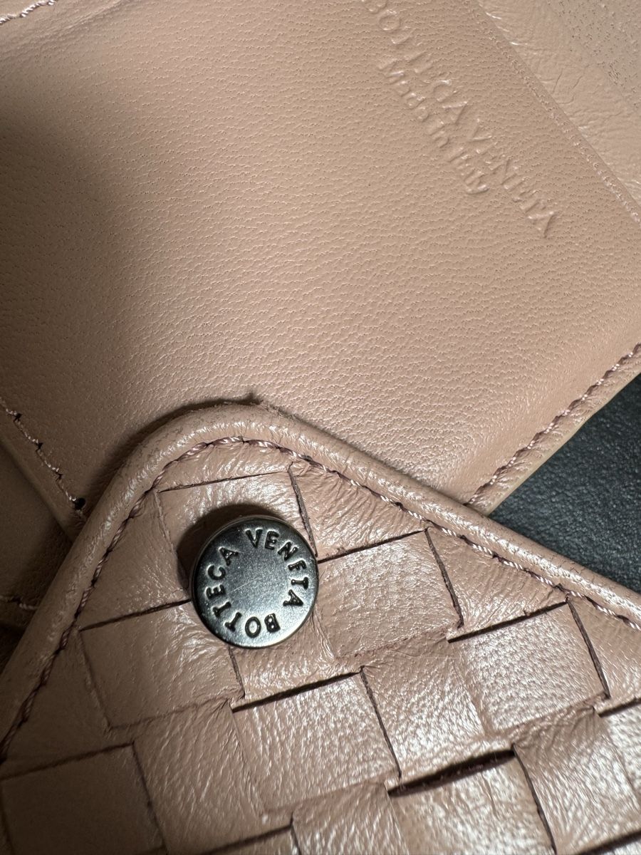 Bottega Veneta Portafogli: Bottega Venetta Cardholder Wallet – Usato da Neuchatel venduto da Mia_G 2