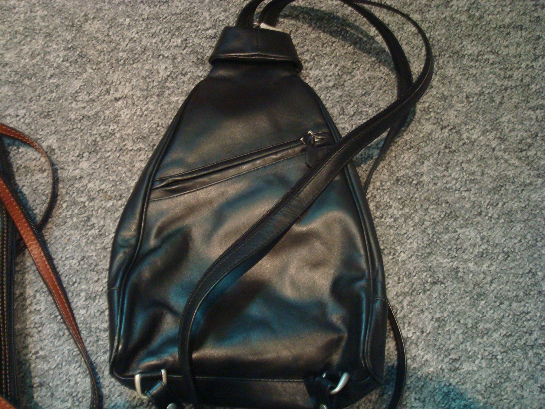 Zaini: Damen Rucksack Leder Schwarz – Usato da Riehen venduto da Baerewaegli 1