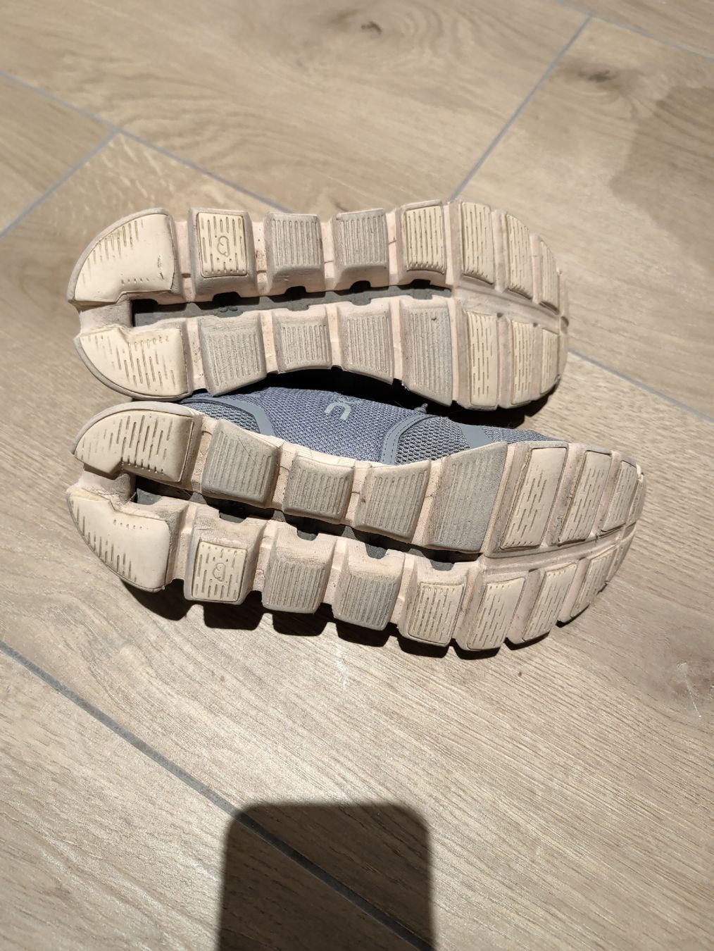 On Scarpe da donna: On Running Cloud Sneaker grau Damen Grösse 37.5 – Usato da Märstetten venduto da schoggi_chaefer92 4