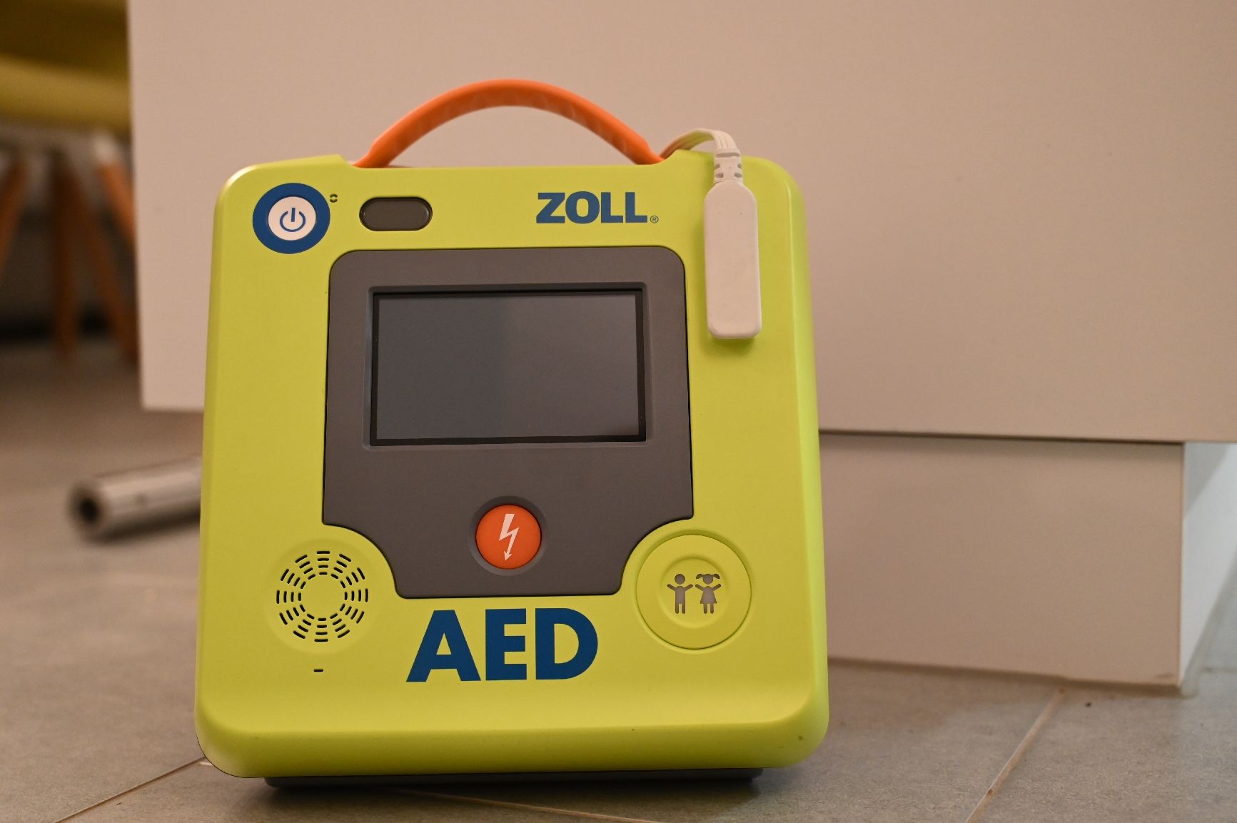Attrezzature mediche: Zoll AED 3 Defibrillator/ Défibrillateur – Nuovo (secondo la descrizione) da ottenbach venduto da osiris-3242