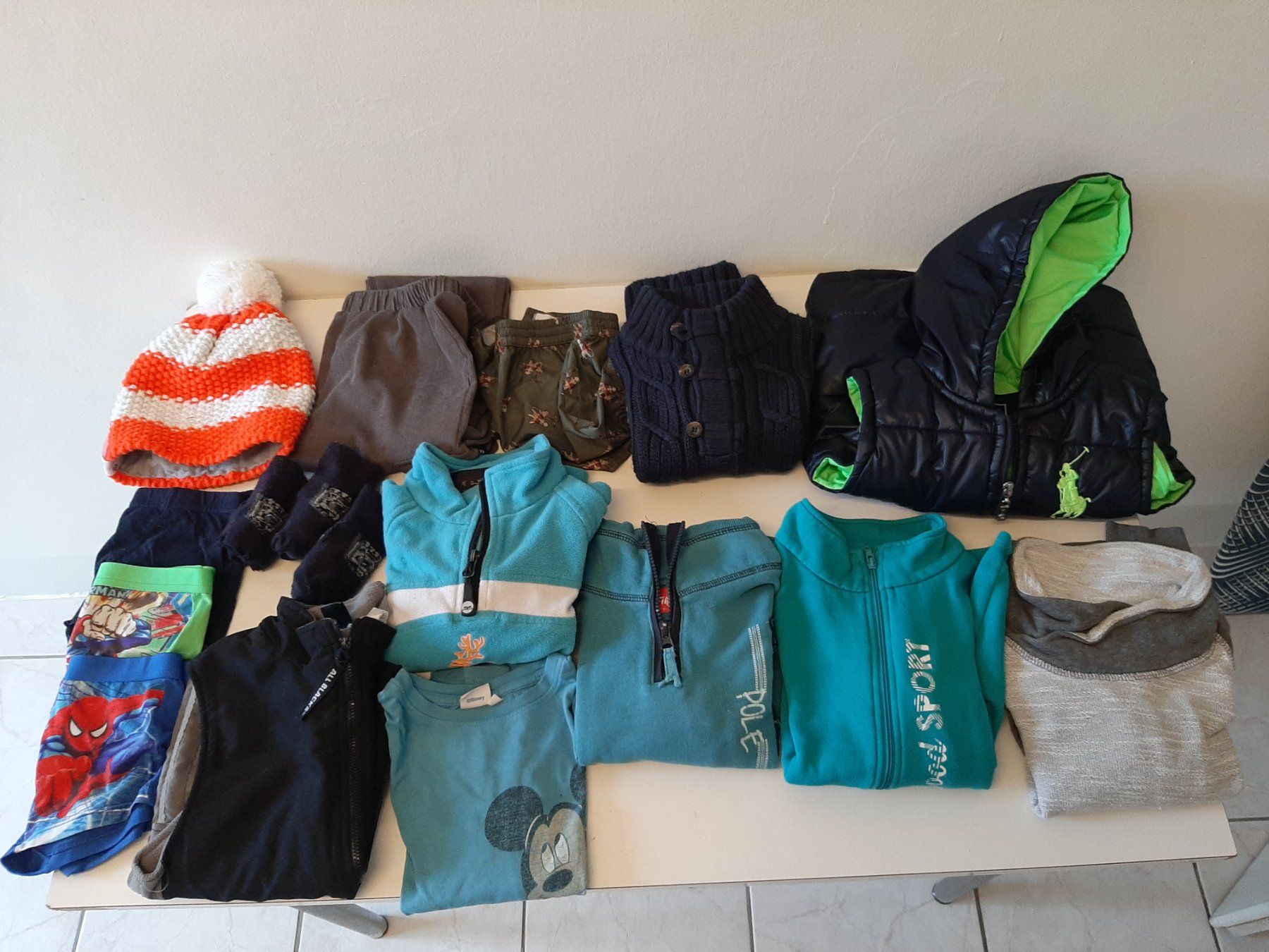 Lotti & Set di vestiti: Kleiderpaket gr 116 – Usato da Brissago venduto da lucabell
