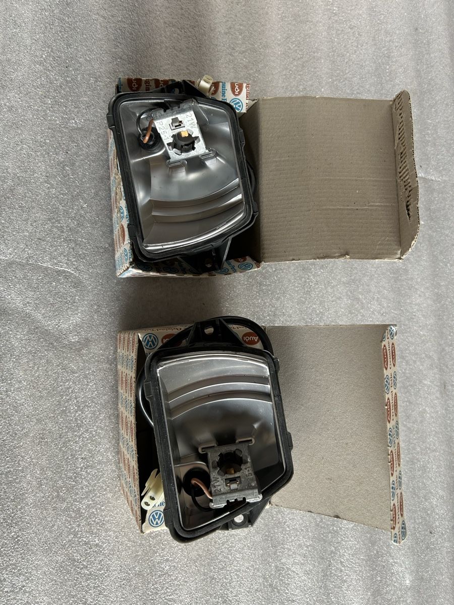 Audi Tutti pezzi di ricambio auto: Suports clignotants Audi 80 B2 – Nuovo (secondo la descrizione) da Fribourg venduto da rs19 1