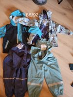 Regenbekleidung Set 2 Jacken 2 Hosen Grösse 86/92