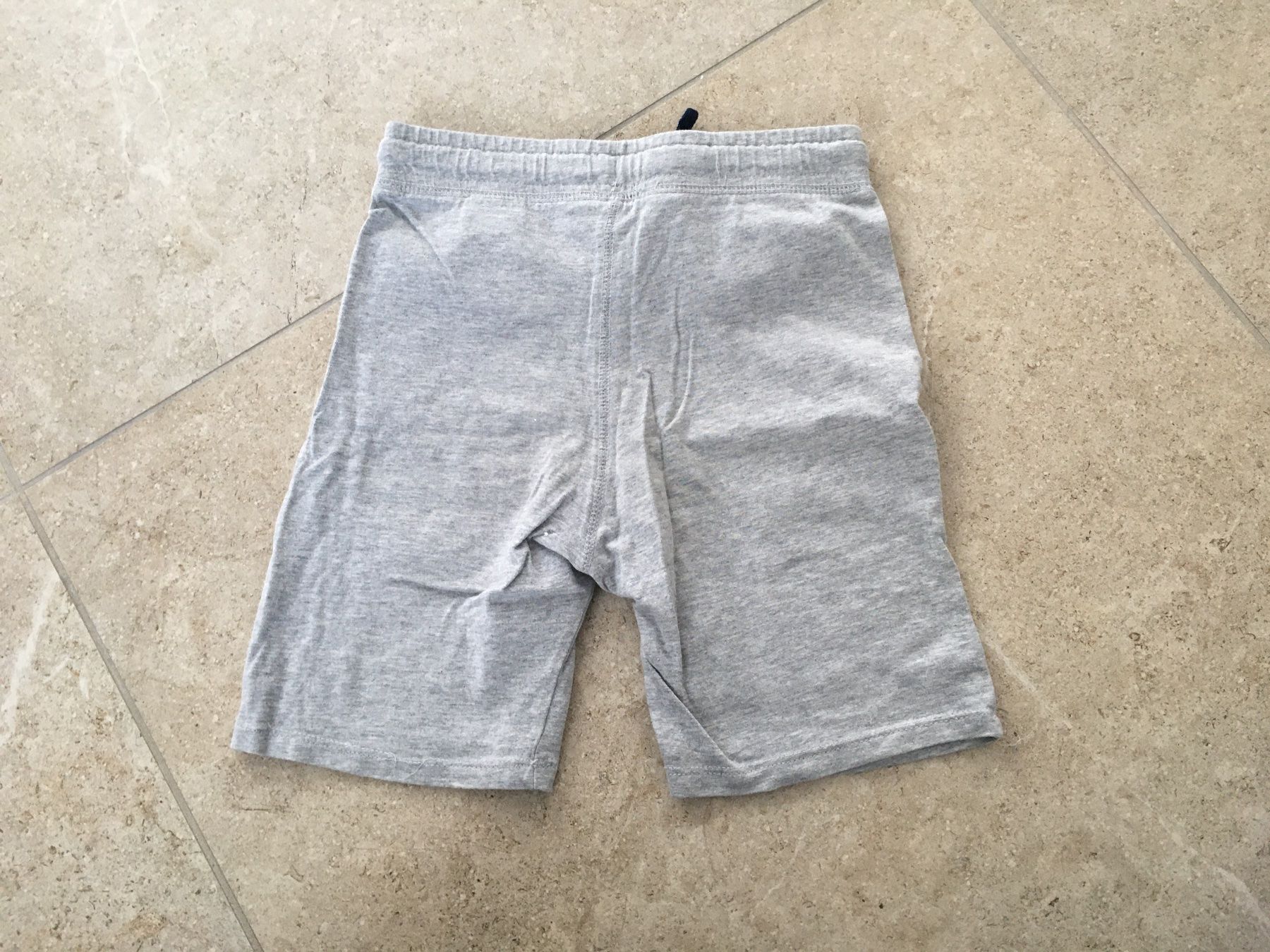 H&M Hosen: Graue Short von H&M Gr. 122 – Neu (gemäss Beschreibung) aus Gächlingen von Tara_devi 1