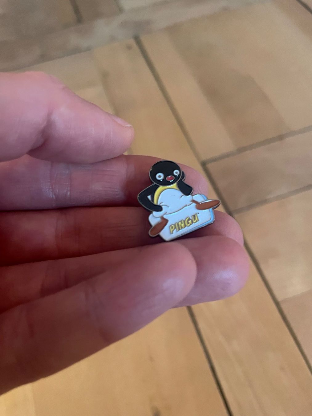 Placchette & Badge: Pin Pingu – Usato da Zürich venduto da 28881084 2