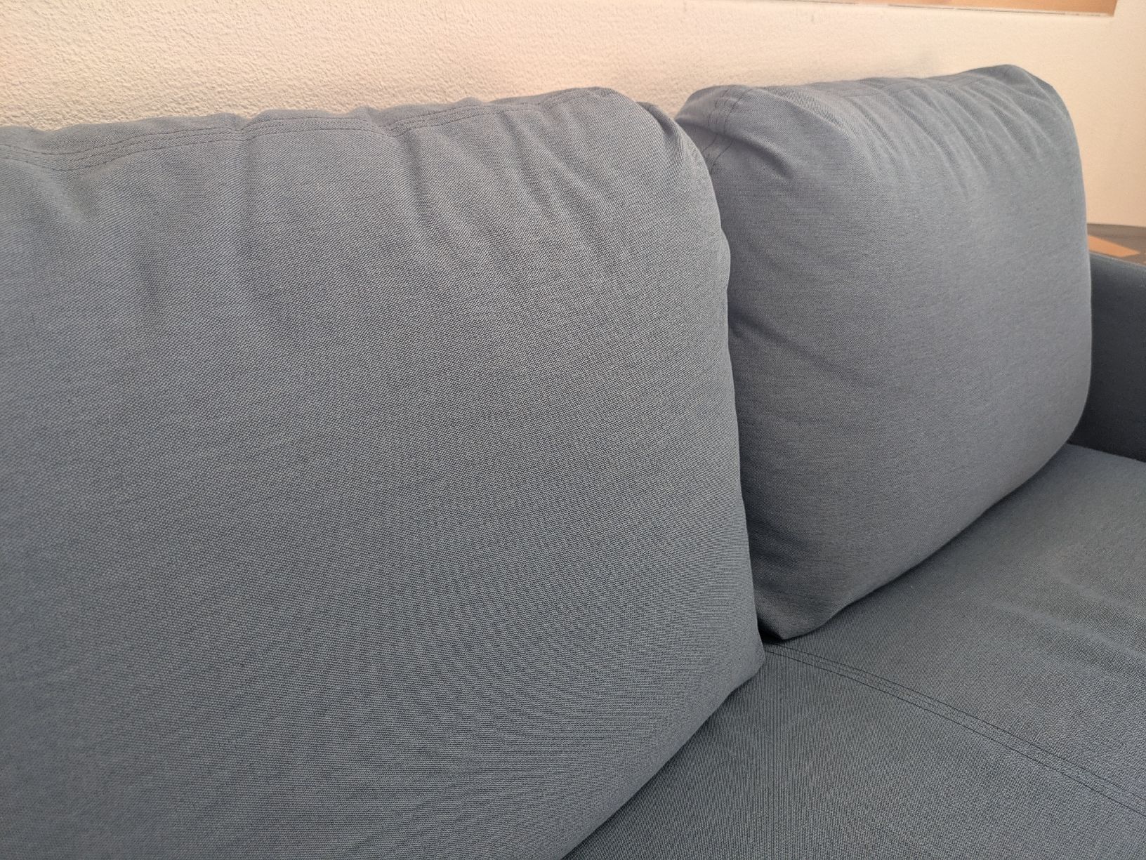Ikea Divani: 2 seat sofa IKEA – Usato da Zuoz venduto da liz_9nhl 3