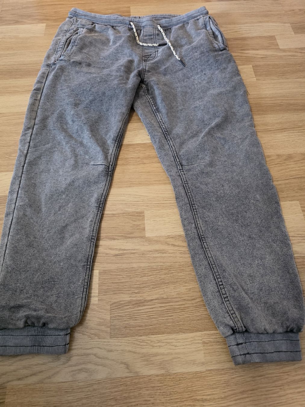 Jeans: jeans 34 herren – Usato da Büsserach venduto da Seve23.
