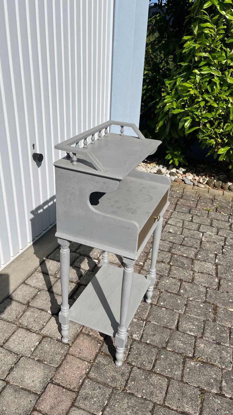 Tables de nuit: Petit meuble à restaurer – D'occasion à Pomy par Plantalenne 2