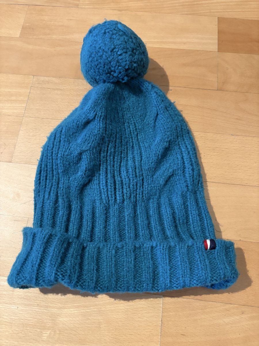 Tommy Hilfiger Copricapi, berretti & cappellini: Tommy Hilfiger hat and scarf – Usato da Rolle venduto da gos_2xy5 3