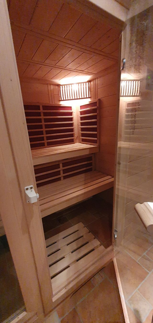 Sauna & Accessori: Wärmekabine Infrarot/ Sauna – Usato da Wittinsburg venduto da Rogeri 1