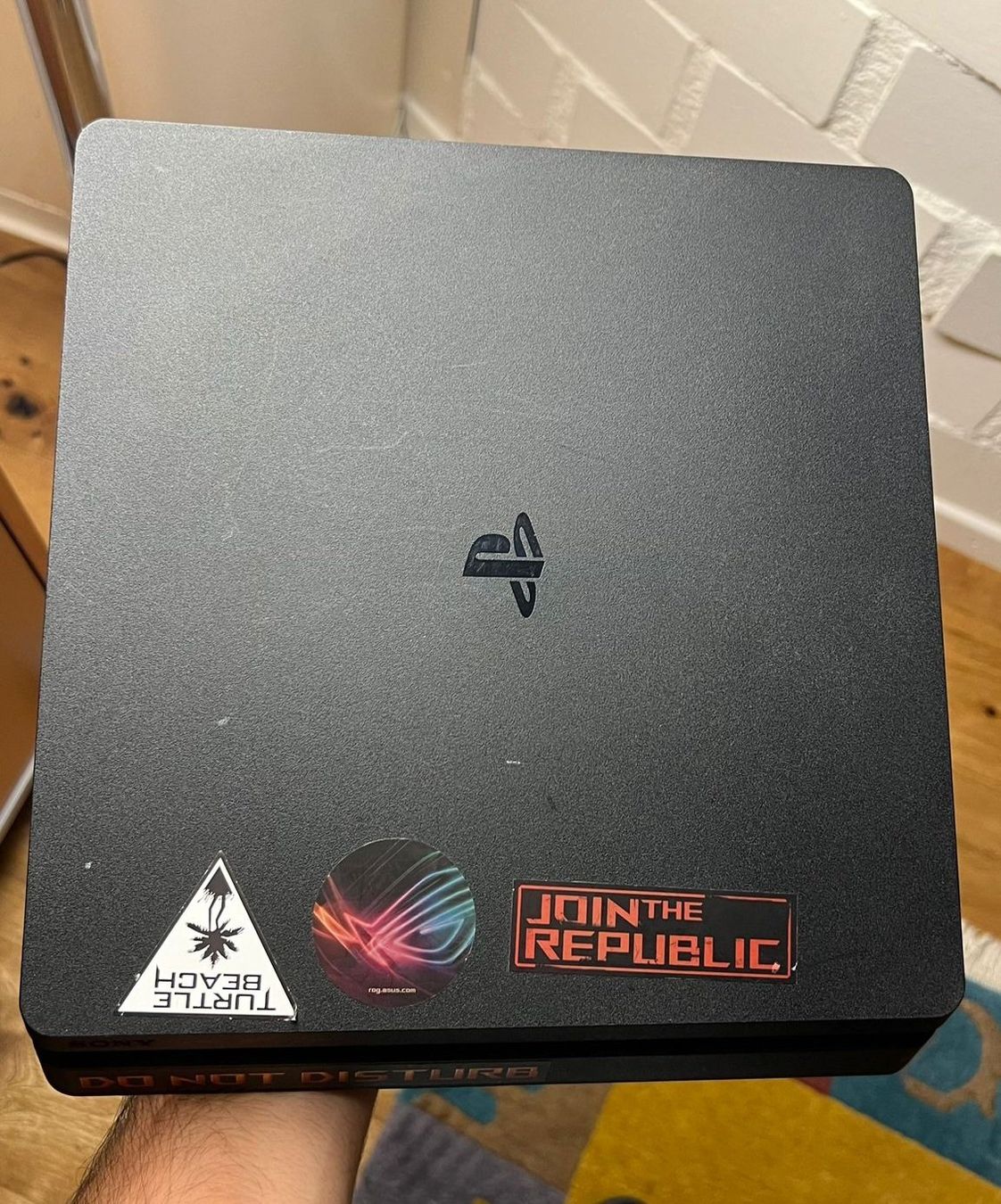 Sony Console: Sony PlayStation 4 mit 2 Spiele – Usato da Baden venduto da knc00 3