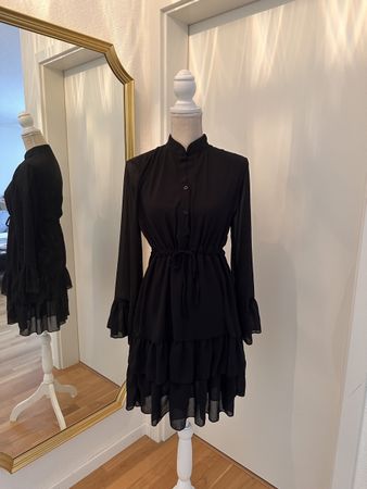 Elegantes, schwarzes Kleid mit Rüschen, Gr. S!