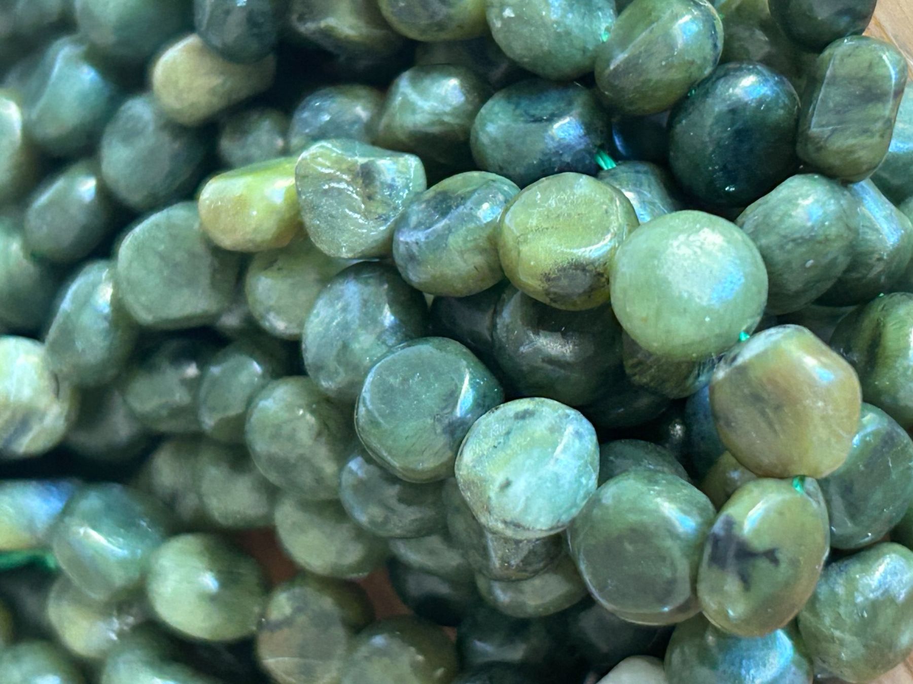 Pietre preziose: Strang echte green rutilated quarz Nuggets 6-8 mm – Nuovo e nell'imballaggio originale da Niederrohrdorf venduto da Ytobi