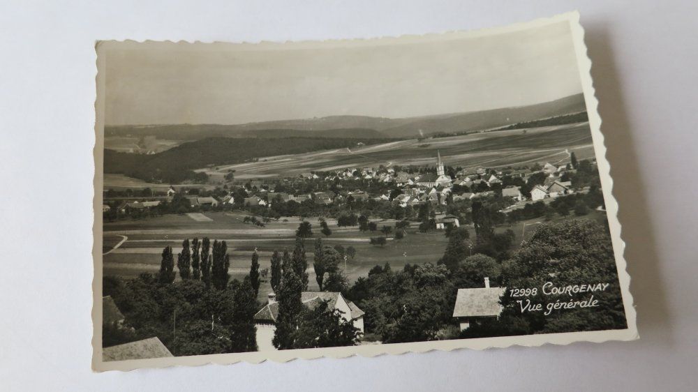 Cartoline postali: Courgenay / JU - 1945 – Usato da Jona venduto da centumprata