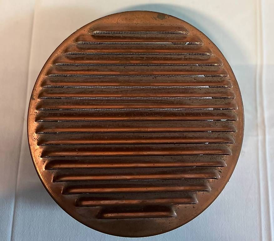 Tutte le decorazioni: Grille de façade en cuivre – Usato da Cugy VD venduto da chr_n2rp